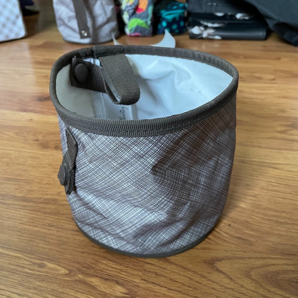 thirty one Oh Snap Bin in Taupe Cross Pop / Brown